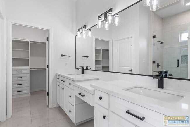 Building Photo - 7401 Hana Dr