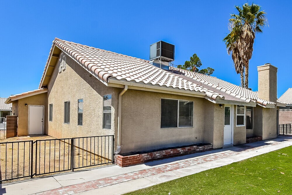 Building Photo - 2216 Jardine Ave
