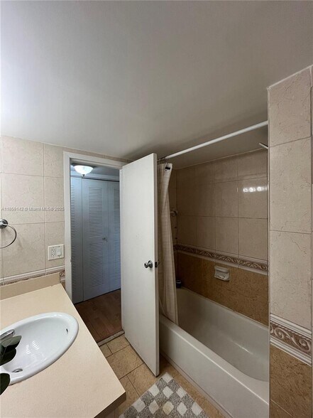 Building Photo - 13499 Biscayne Blvd