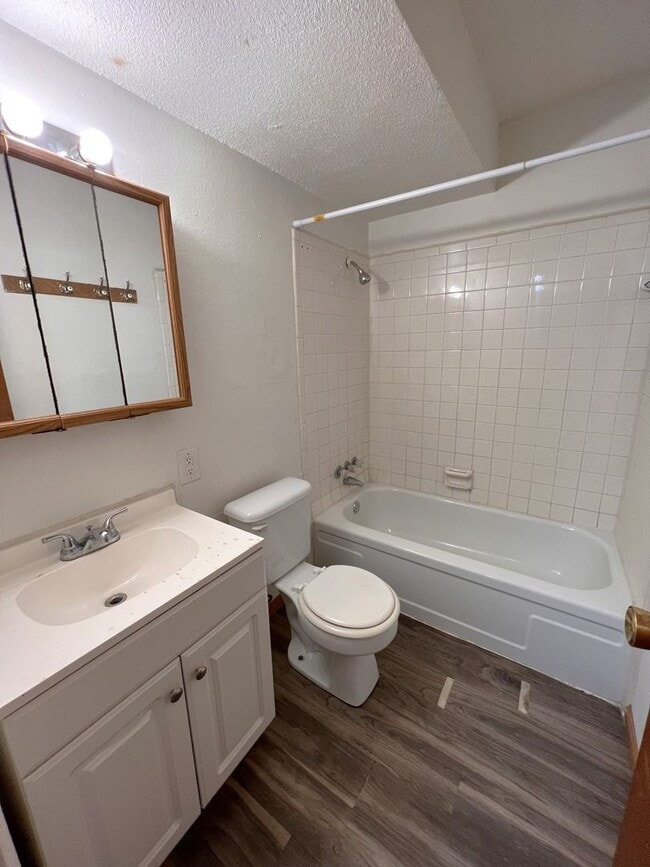 Building Photo - 2BR 1ba - Great location off of 21st Avenue