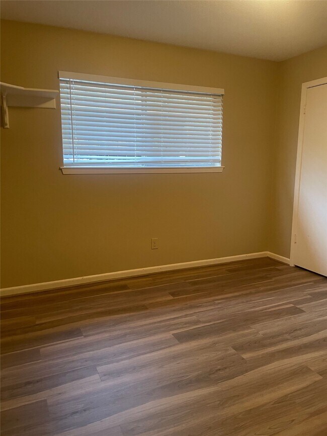 Building Photo - 15206 Carols Way Dr