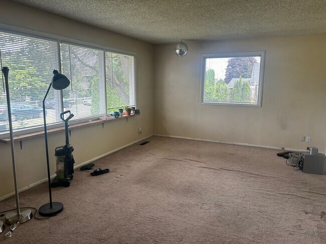 Building Photo - Charming 2BR Rambler in Puget Neighborhood | Private Yard