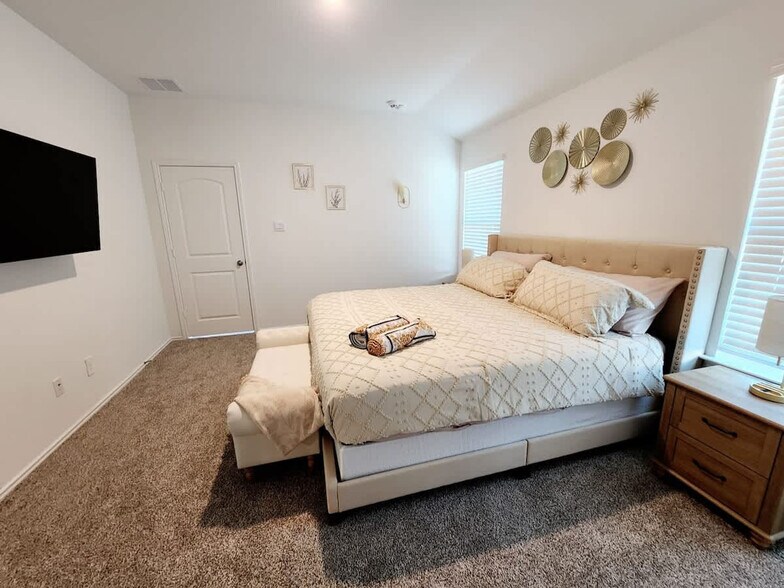 Building Photo - 6055 Diamond Vis Ct