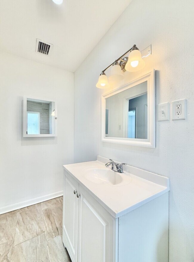 Building Photo - 2125 Mark Ave