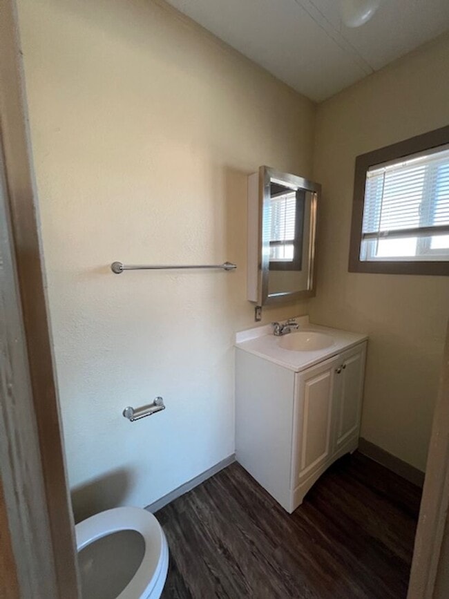 Building Photo - 2 br/ 2 bath home for rent