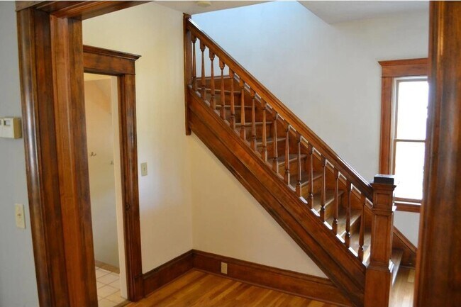 Staircase - 1003 21st Ave SE