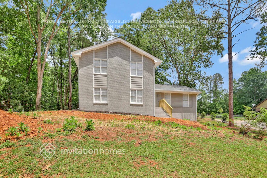 Building Photo - 5018 E Shore Dr SW