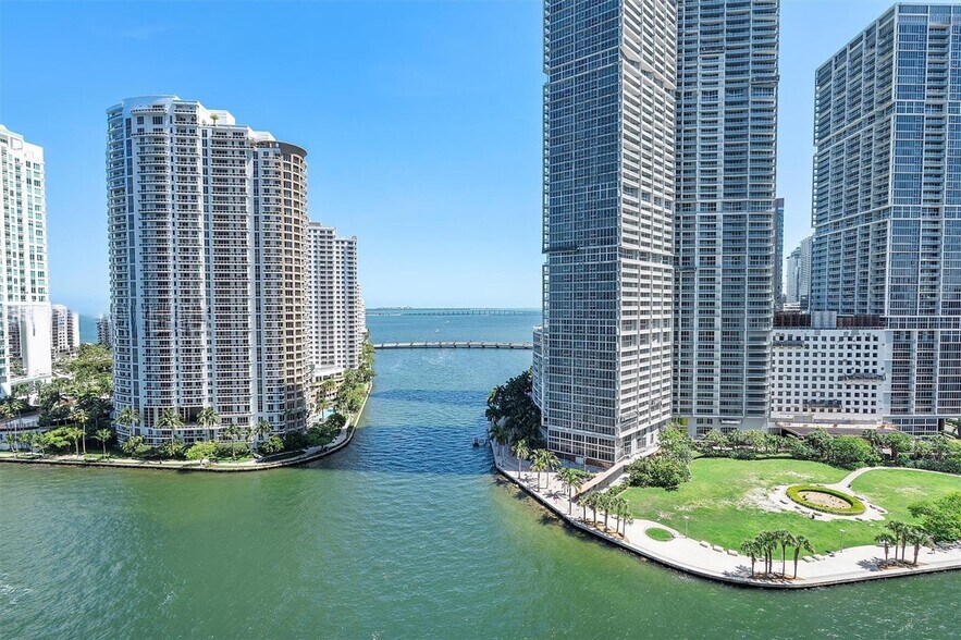 Building Photo - 300 Biscayne Boulevard Way