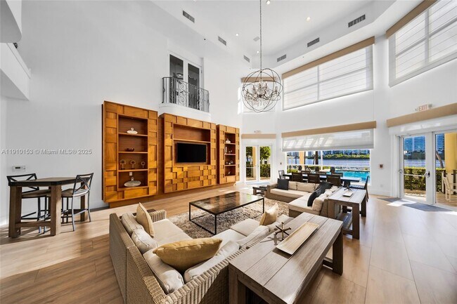 Building Photo - 3245 NE 184th St