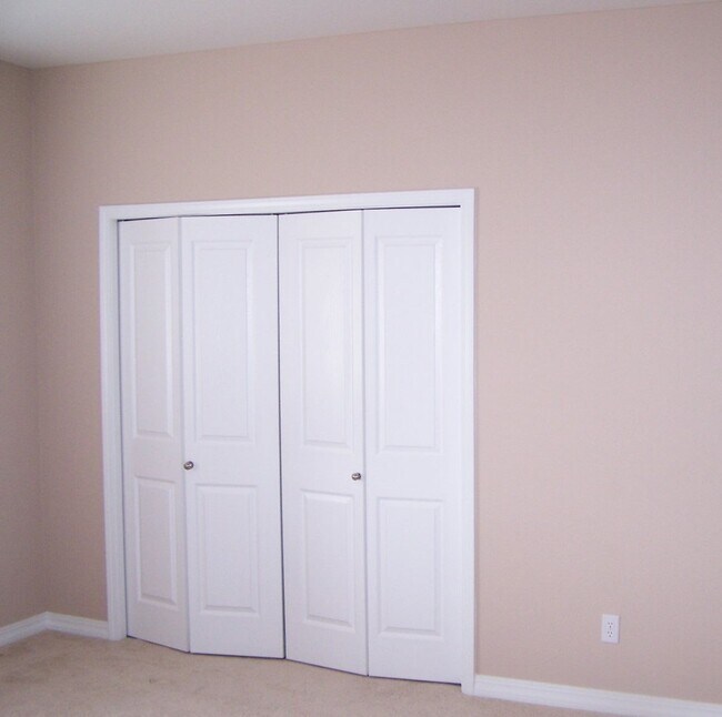 Building Photo - 2361 Craycroft Dr