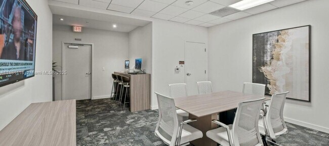 Building Photo - 591 Evernia St