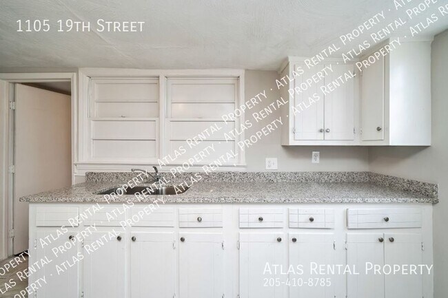 Building Photo - 1105 19th St