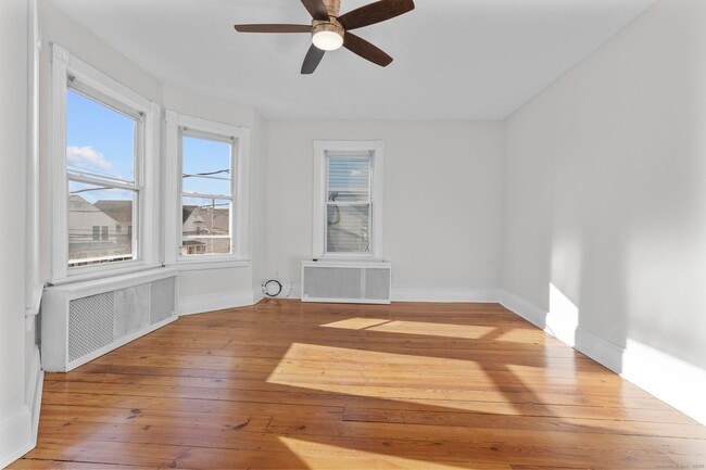 Building Photo - 394 Gregory St