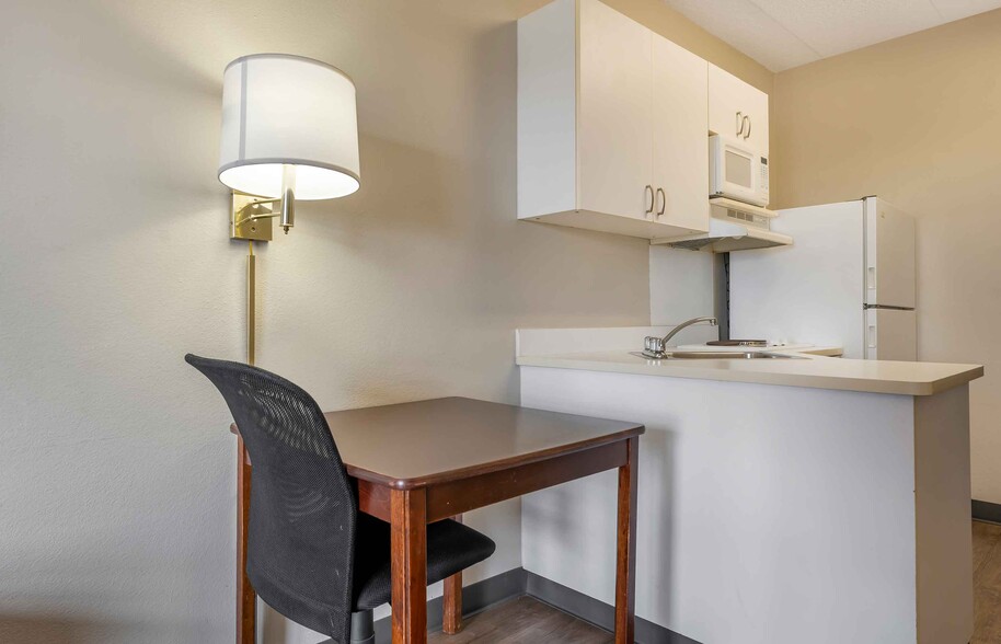 Building Photo - Furnished Studio-Chicago - Midway