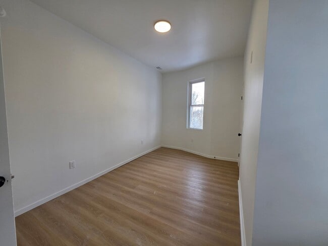 Building Photo - Fully Updated 4 bedroom 2 bathroom Apartment for rent in the Northside!
