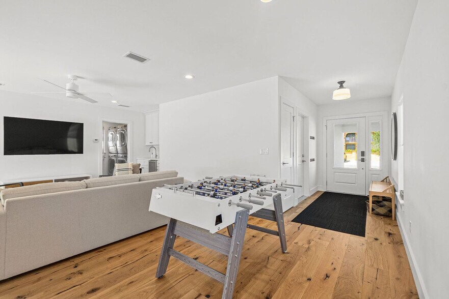Building Photo - 105 8th St