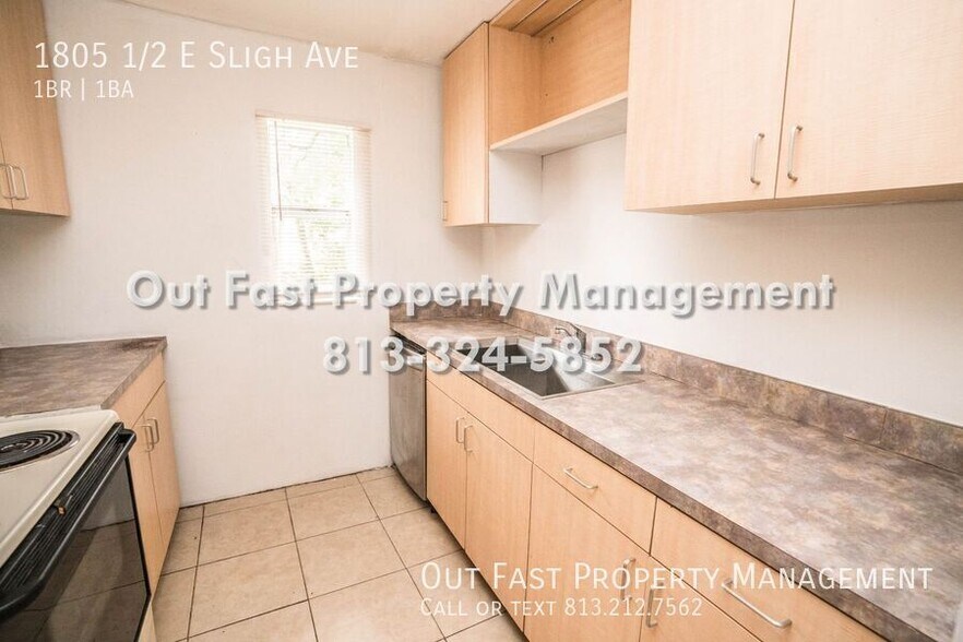 Building Photo - 1805 1/2 E Sligh Ave-