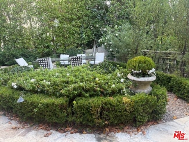 Building Photo - 10335 Wilshire Blvd