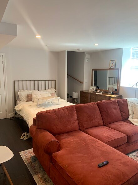 Building Photo - 17 Parker St