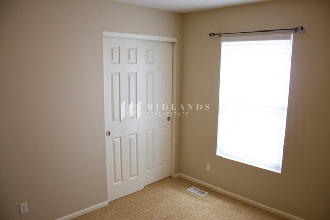 Building Photo - Springhill Split Entry