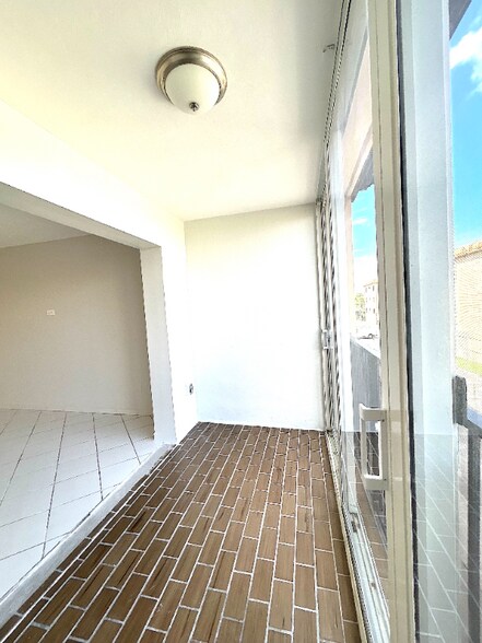 Building Photo - 1855 W 60th St