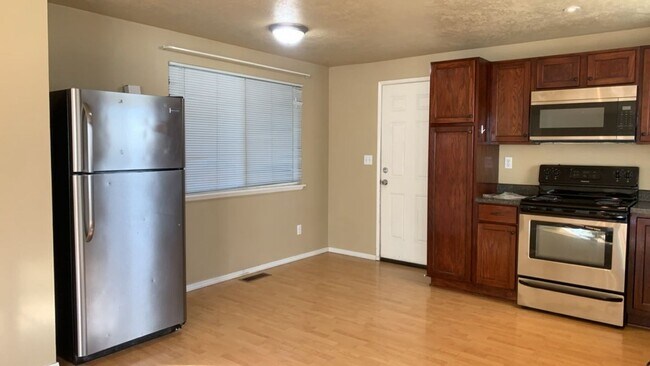 Building Photo - 54- 12th, Poplar