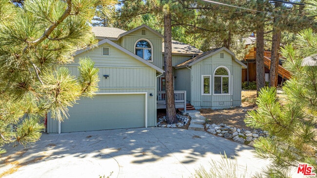 Building Photo - 1712 Woodland Dr
