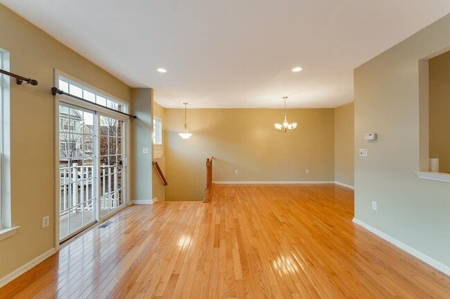 Building Photo - 6 Carpenter Ct