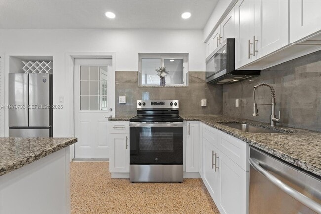 Building Photo - 201 NE 169th St