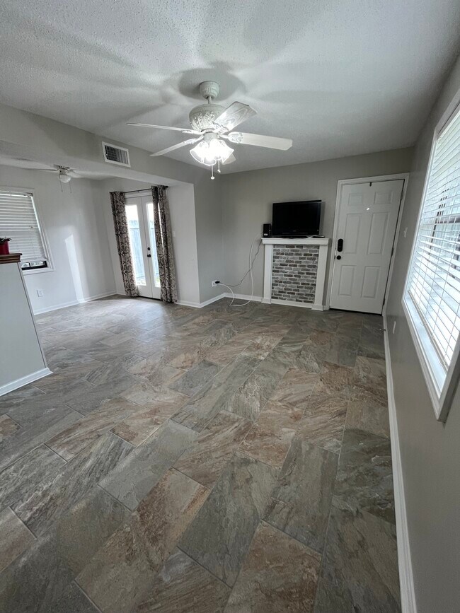 Building Photo - 64 Dogwood Ln