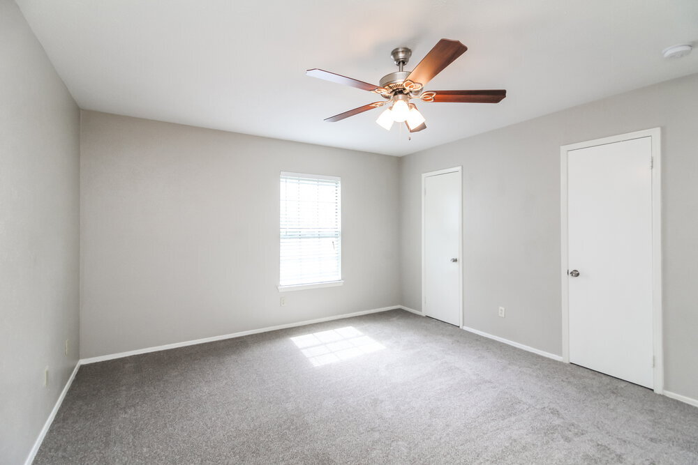 Building Photo - 1385 Southridge Dr