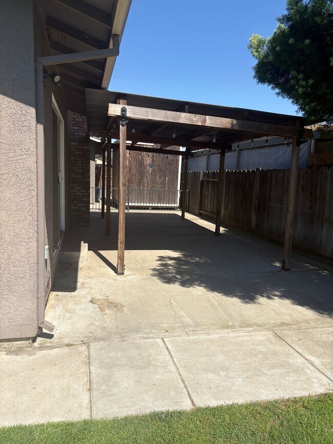 Building Photo - 8139 Winfield Dr
