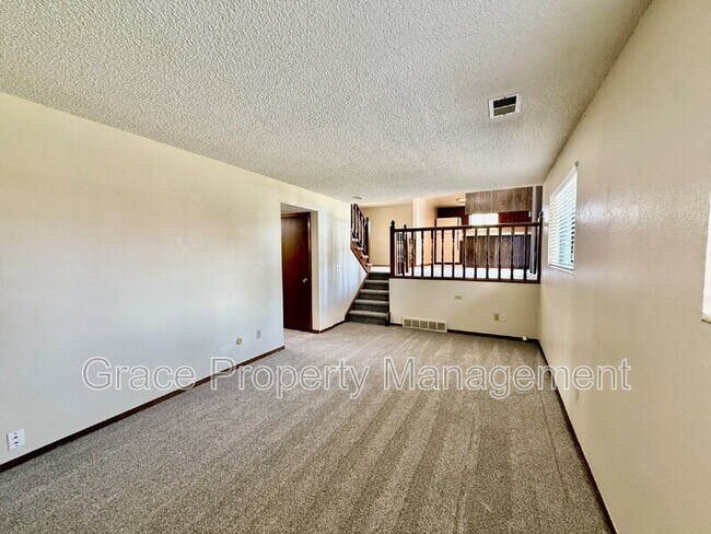 Building Photo - 13092 Monroe Dr