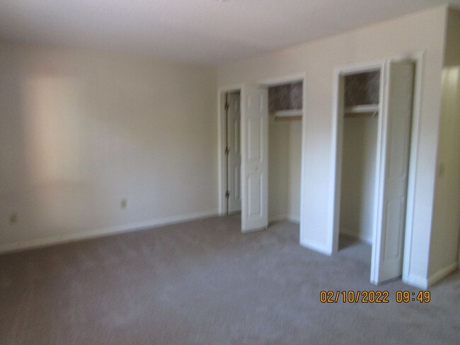 Building Photo - Upstairs Unit at Willow Run