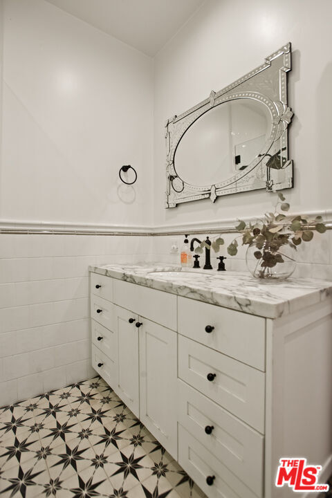 Building Photo - 0 N Edinburgh Ave