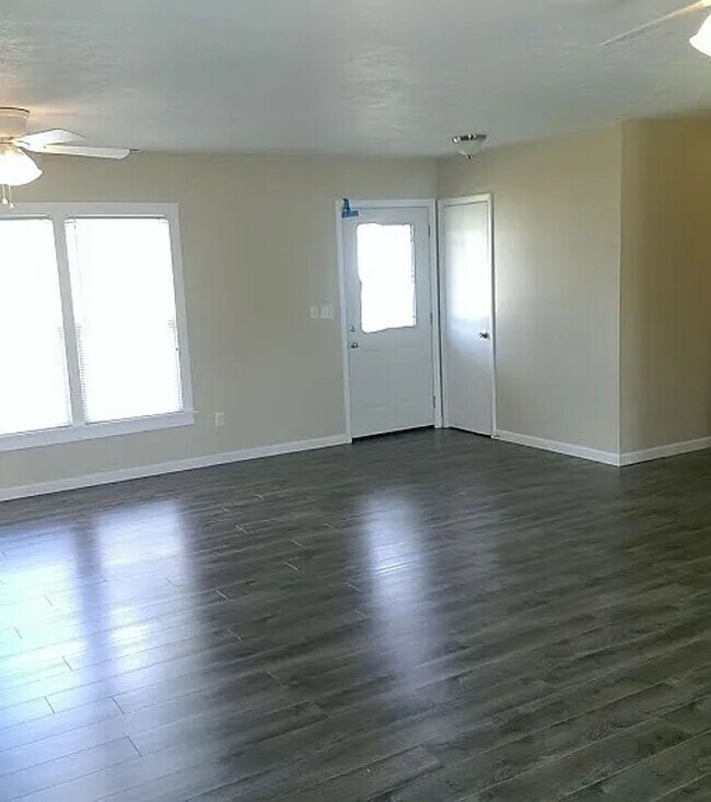 Building Photo - 1032 Oakstone Dr