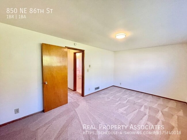 Building Photo - 850 NE 86th St