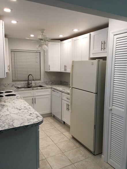 Kitchen - 1271 NW 13th St