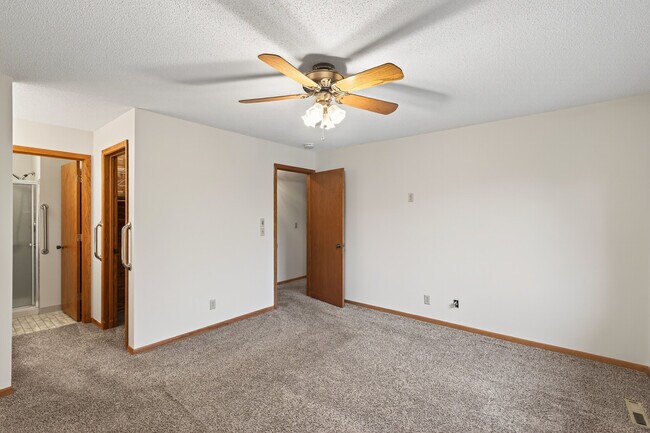 Building Photo - 14388 Fairway Dr