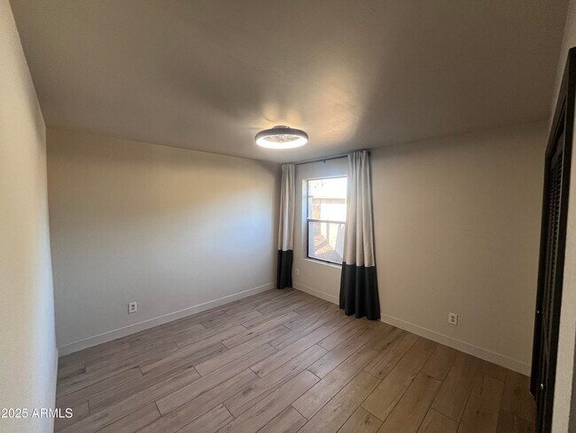 Building Photo - 2129 E Huntington Dr