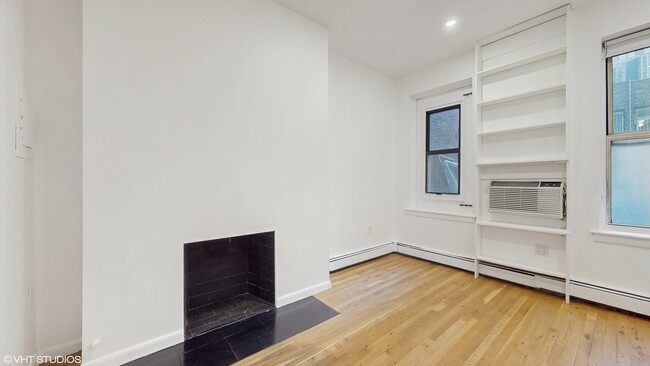 Building Photo - 34 E 20th St