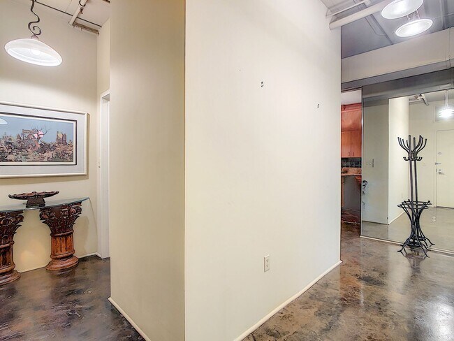 Building Photo - Stunning 4 Bedroom Multi-Level Loft Condo ...