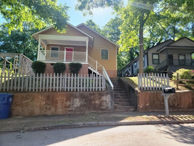 Building Photo - Homes in this area lease quickly — schedule your tour before it’s gone