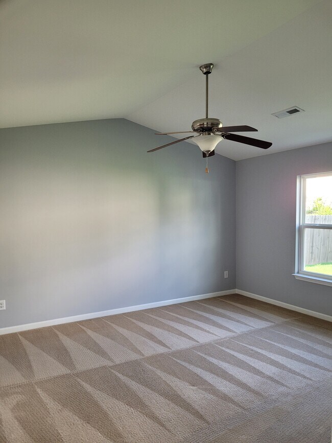 Building Photo - 1657 Extine Ln