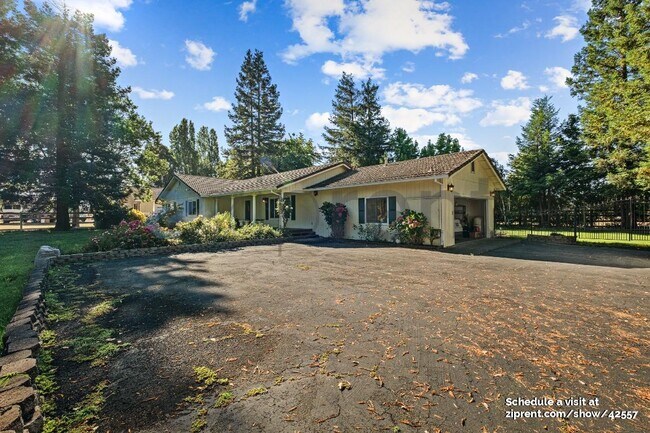 Building Photo - 1894 E Cotati Ave