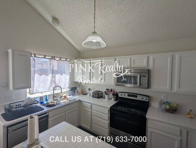 Building Photo - 955 Lords Hill Dr