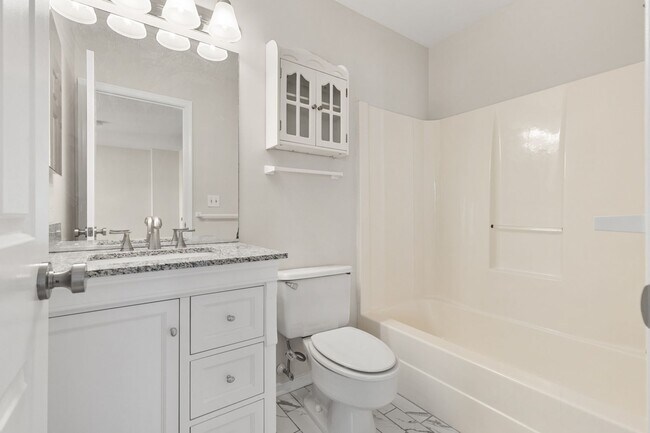 Building Photo - Coming Soon! End unit townhome in Annapolis!