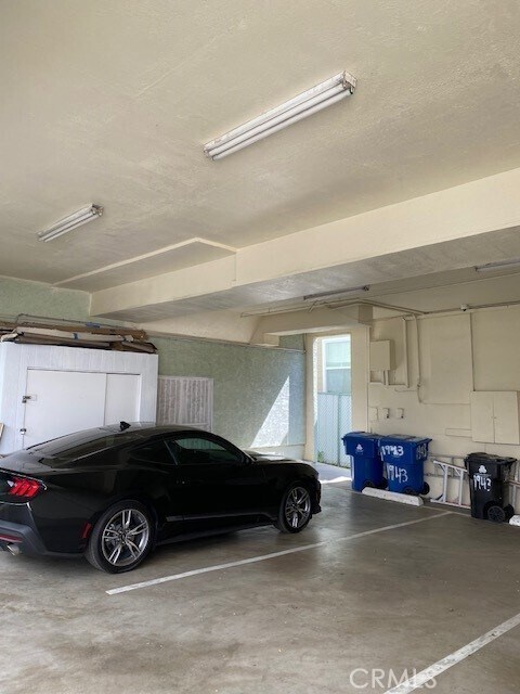 Building Photo - 1943 Vista Del Mar Ave