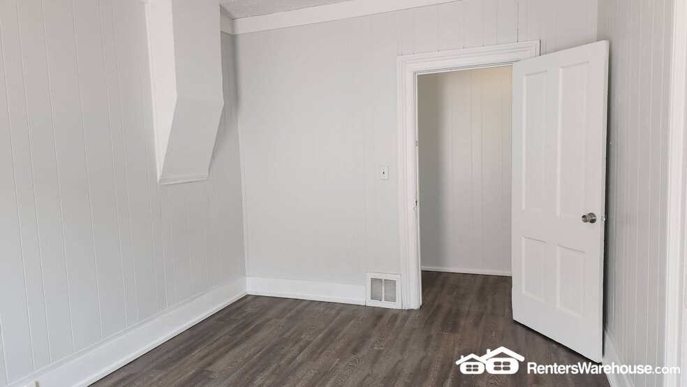 Building Photo - 408 3rd St E