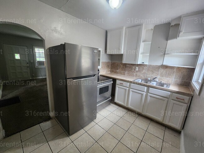 Building Photo - 1815 Woodland N